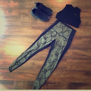 Lululemon size 4